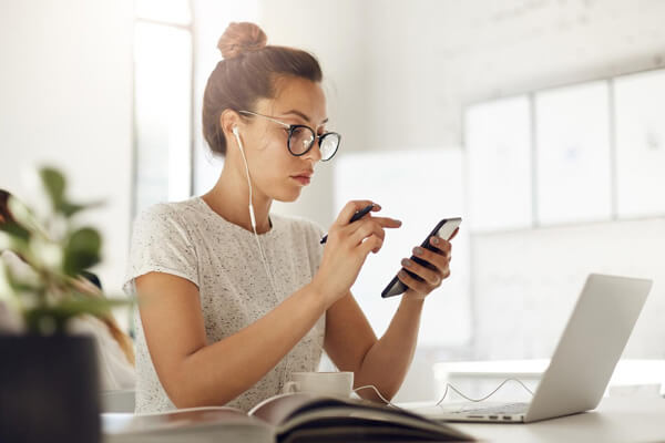 Vives con estrés y falta de tiempo